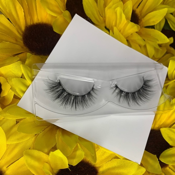 Lashes - Picture 3 of 3